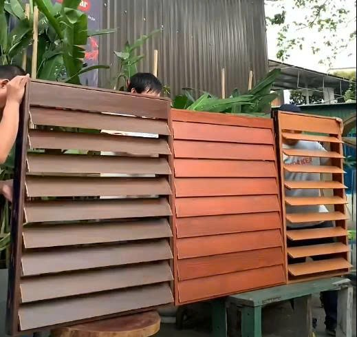 Cửa chớp nhôm cao cấp Worker (Chuyển động tay và điều khiển)
